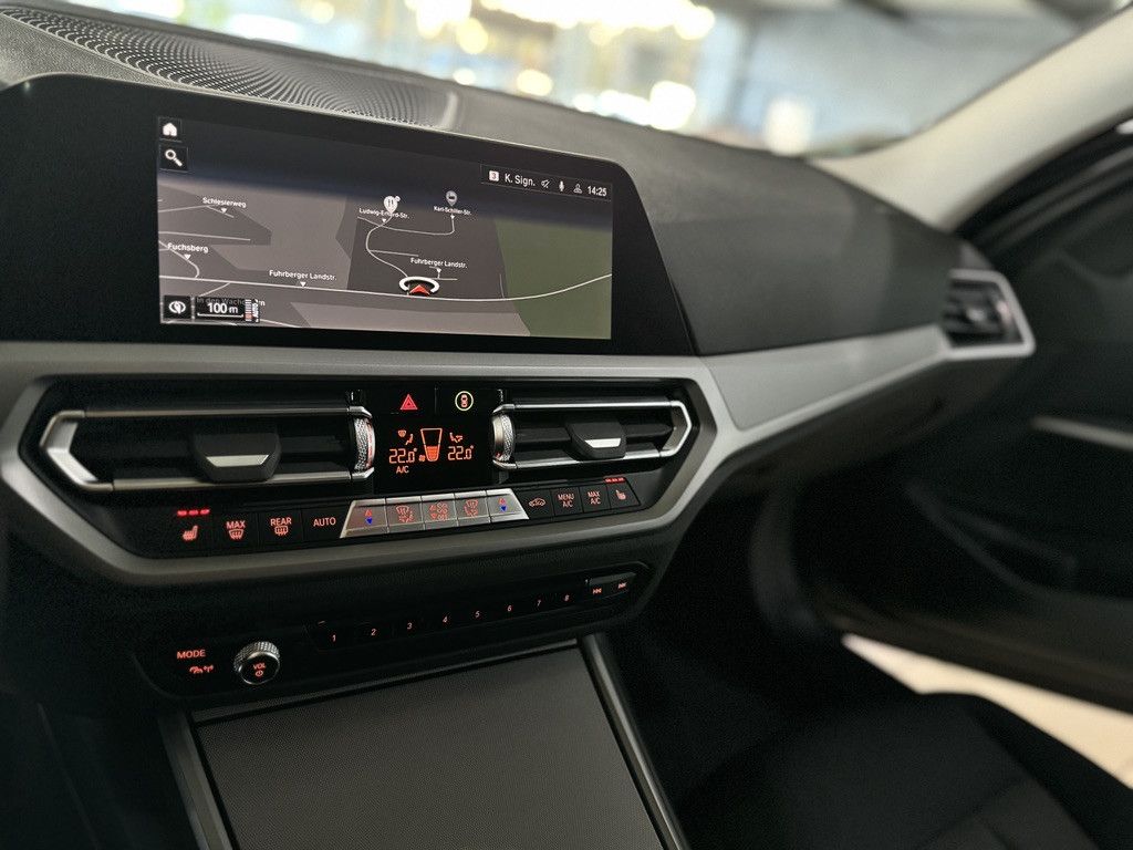 Fahrzeugabbildung BMW 320d DAB Kamera WLAN CockPitPr Sithzg Alarm LED