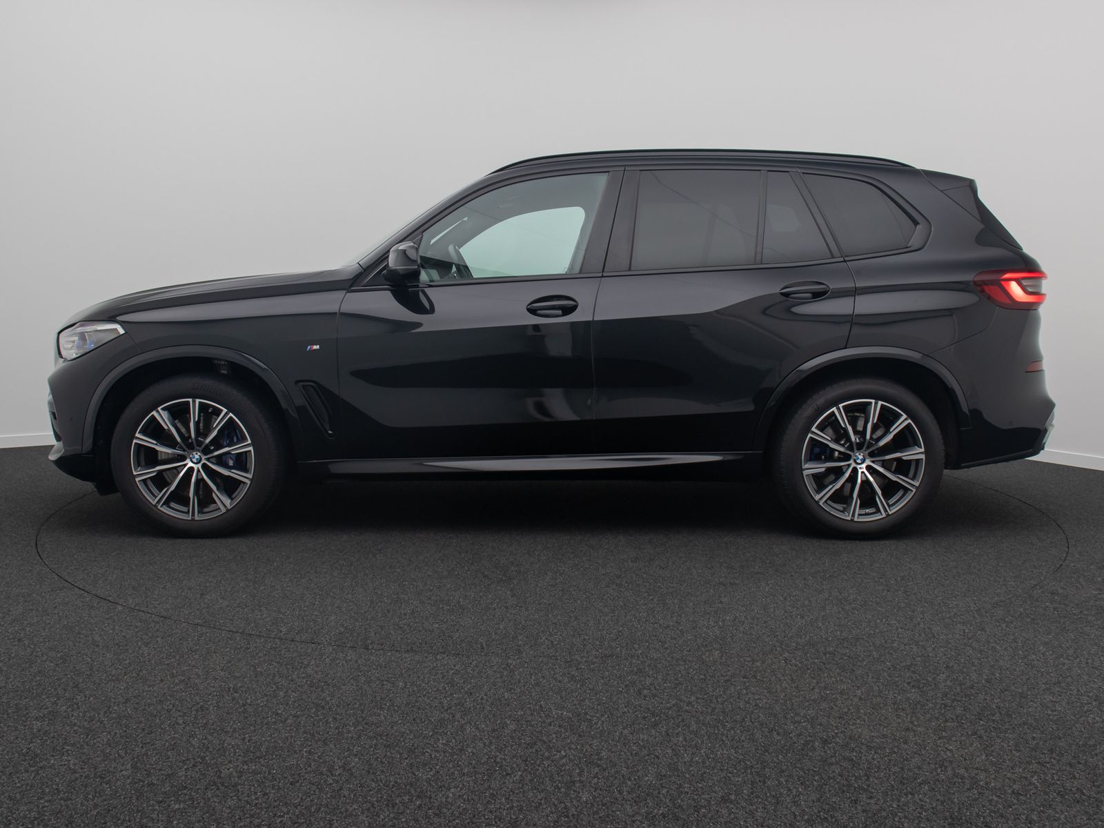 Fahrzeugabbildung BMW X5 xD40d M Sport Laser HUD DAB AHK Panorama Komf