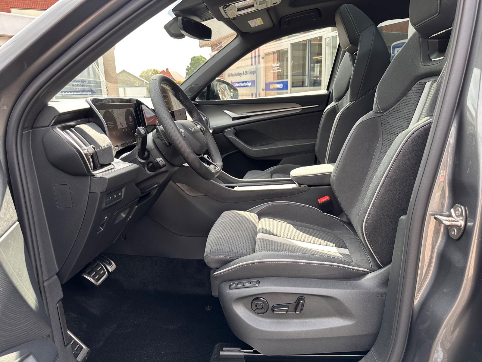 Fahrzeugabbildung SKODA Kodiaq 2.0 TDI 4x4 Sportline Matrix/AHK/Pano/7