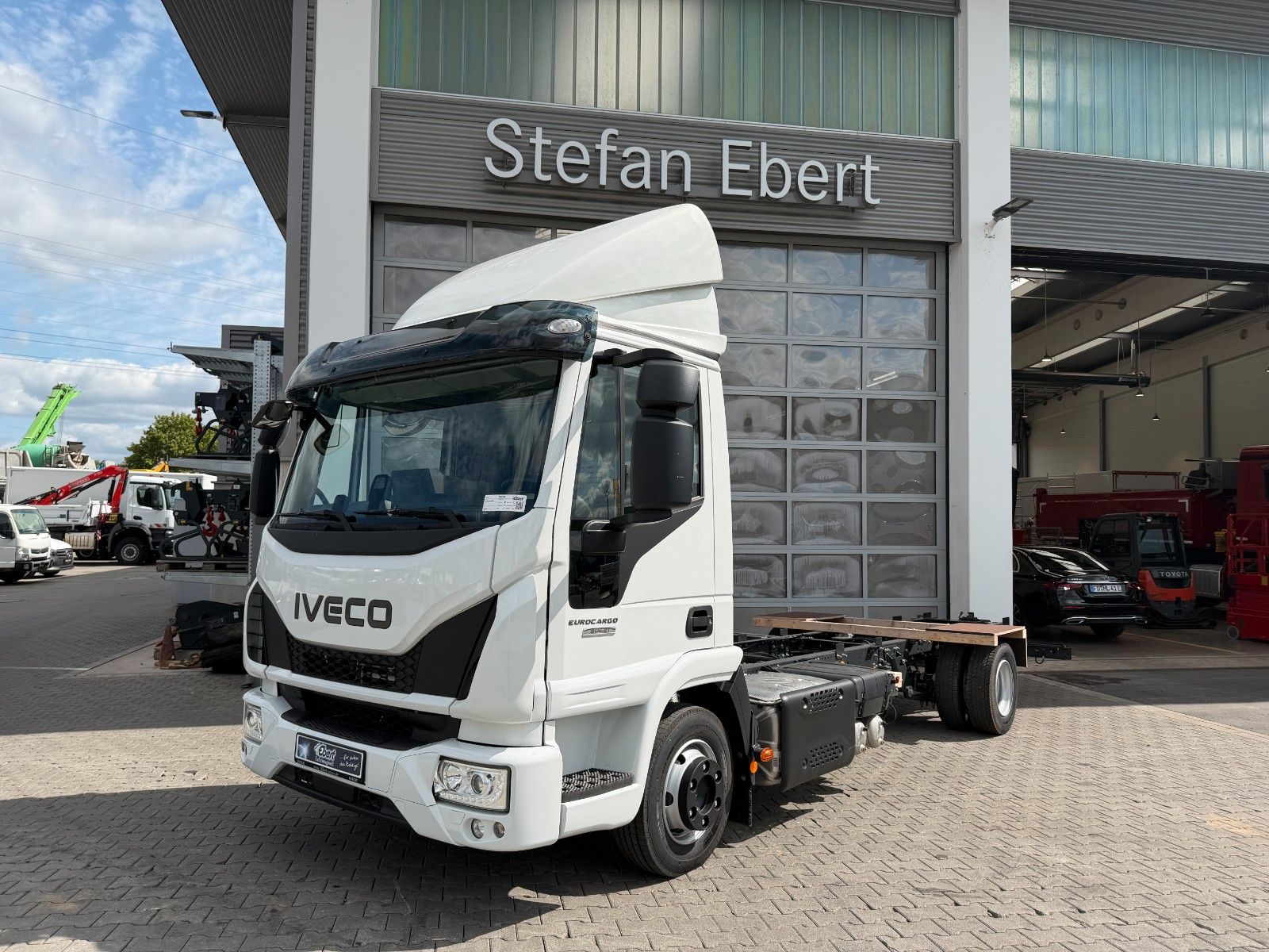 Fahrzeugabbildung Iveco Eurocargo ML80E21/P AHK Klima 3 Sitze Spoiler