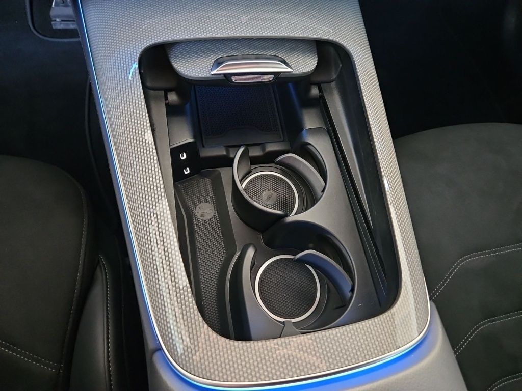 Fahrzeugabbildung Mercedes-Benz E 200 4M AMG Distronic+ Totwi. LED KeyLess Sport