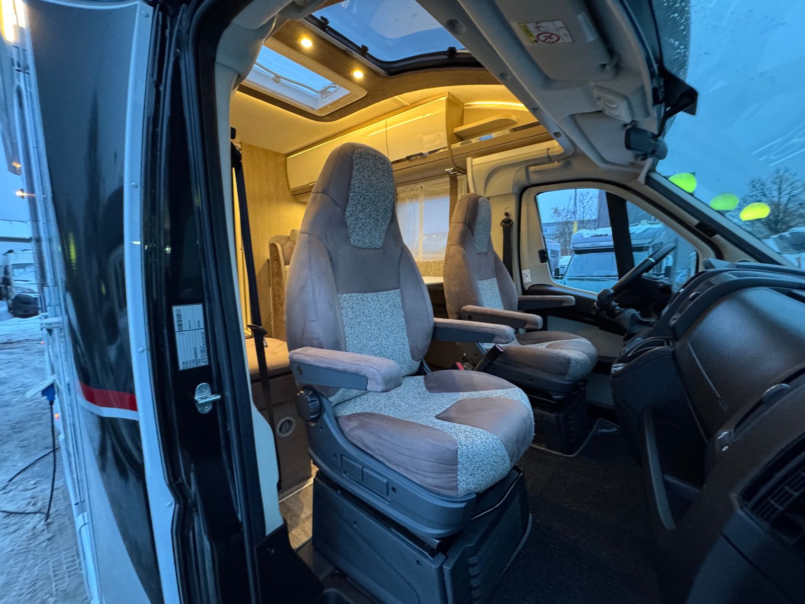 Fahrzeugabbildung Dethleffs 60 JAHRE MAGIC EDITION T 3 DBM LUFTFEDERUNG VOLL