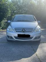 Mercedes-Benz Mercedes B - Mercedes-Benz mit CNG-Antrieb: Limousine