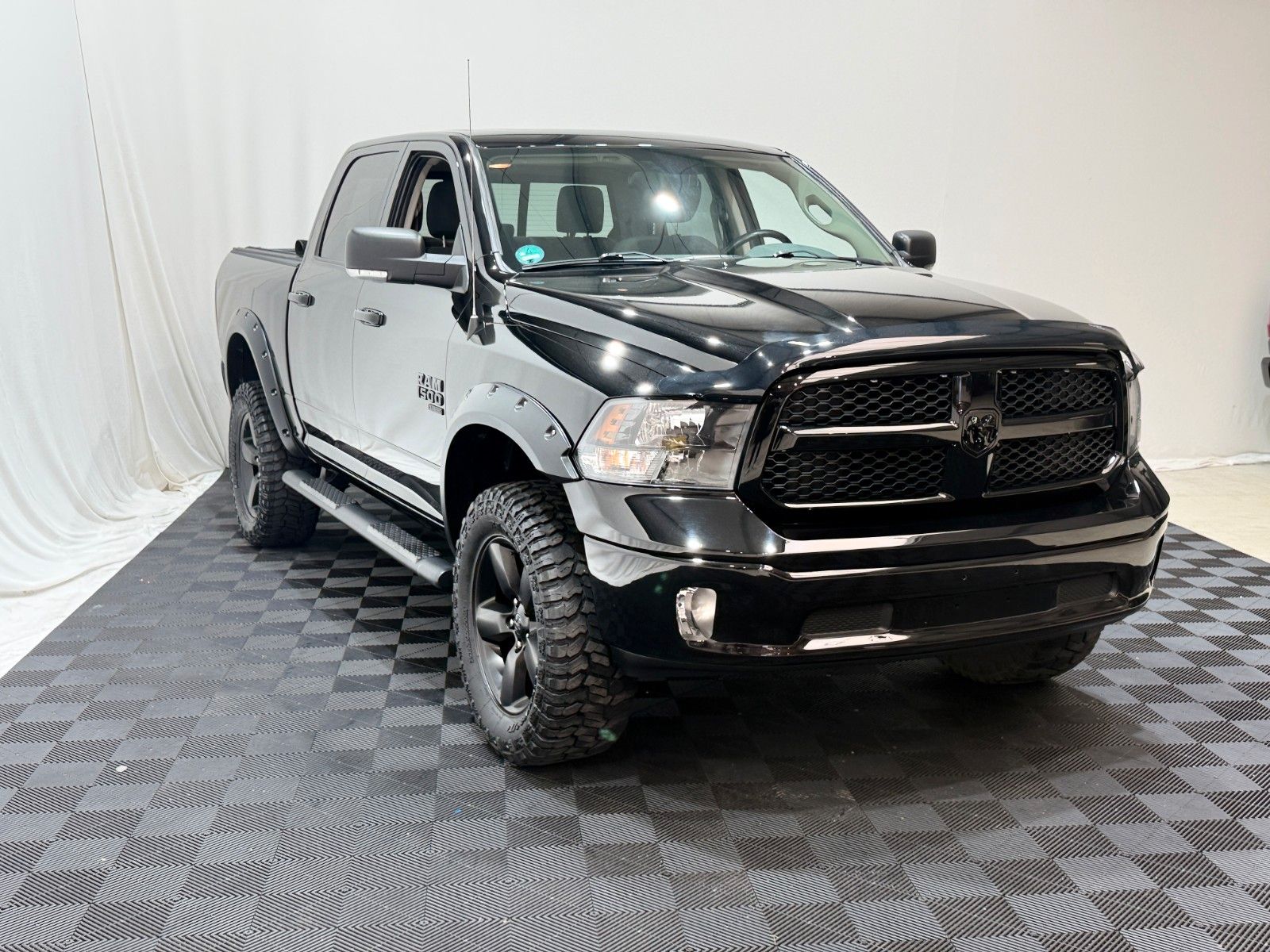 Fahrzeugabbildung Dodge RAM 1500 Blackout Crew Cab 4x4