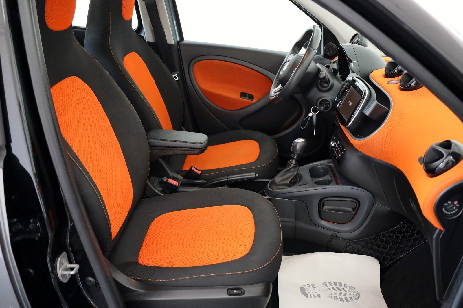 Fahrzeugabbildung Smart ForFour Passion Navi,SH,PDC, Allwetterreifen
