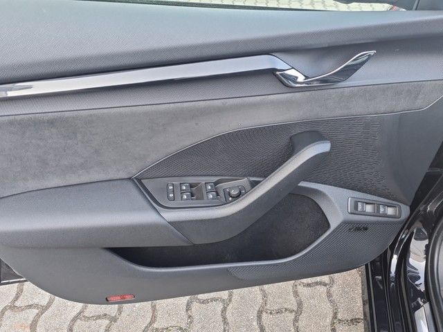 Fahrzeugabbildung SKODA Octavia Combi 1,4 RS iV MATRIX ACC 18" HUD NAVI