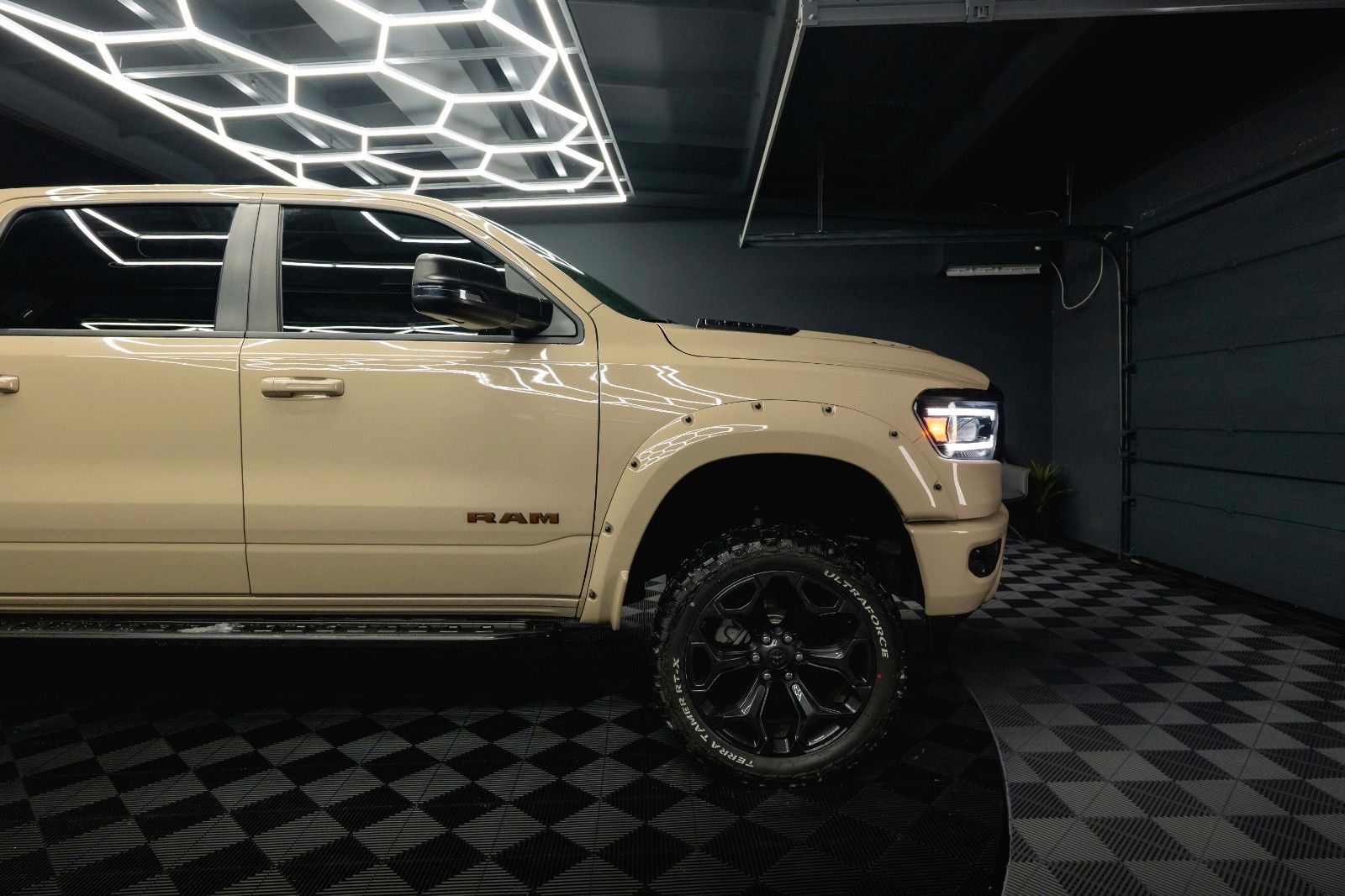 Fahrzeugabbildung Dodge RAM 5.7 V8 HEMI 4x4 OFFROAD LONGBED AXLE LOCK RC