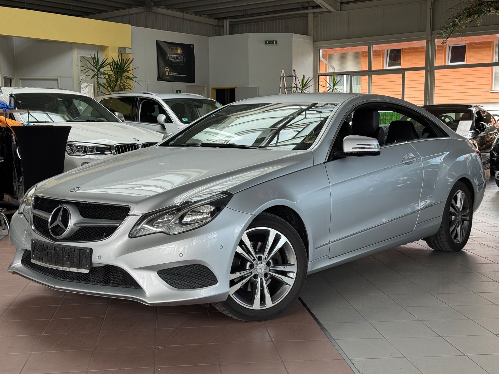 MERCEDES-BENZ E 200 Coupé Scheckheft gepflegt bei Mercedes*AHK