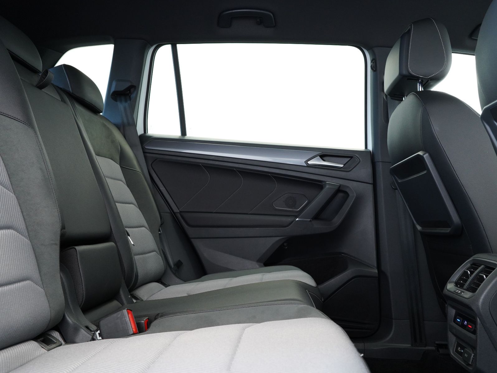 Fahrzeugabbildung Volkswagen Tiguan Allspace 2.0 TDI 4Motion 2x R-LINE-PAKET