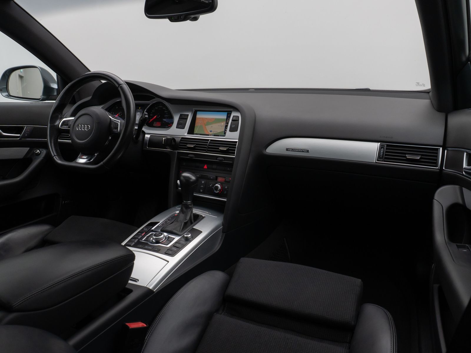 Fahrzeugabbildung Audi A6 Avant 2.7 TDI quattro S Line Glasdach Xenon