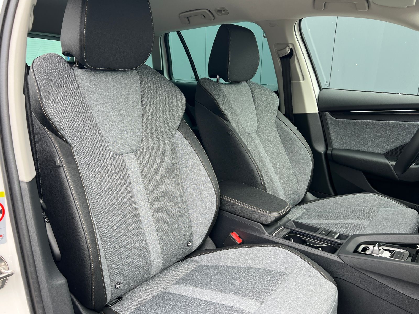 Fahrzeugabbildung SKODA Octavia Combi TOUR 2.0 TDI DSG *AHK, Travel Assi