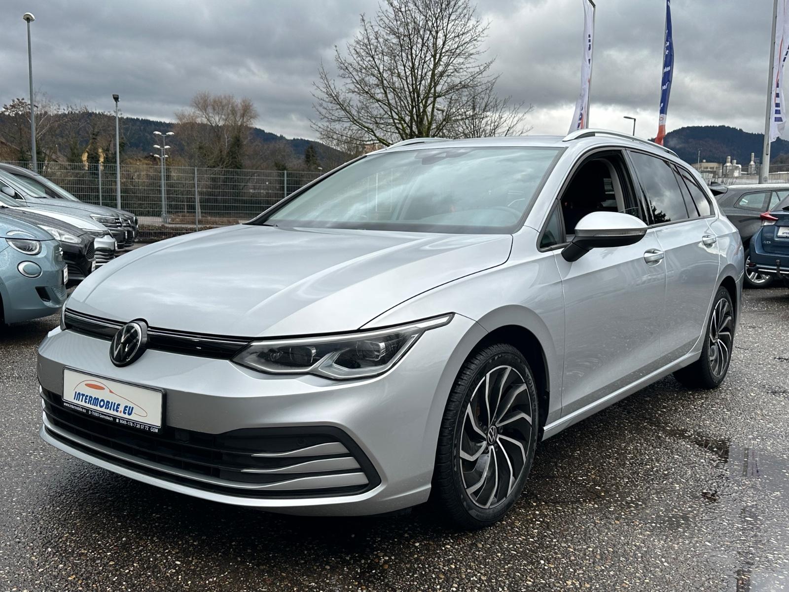 Volkswagen Golf VIII Variant 2.0d Life MATRIX AC NAVI CAM**