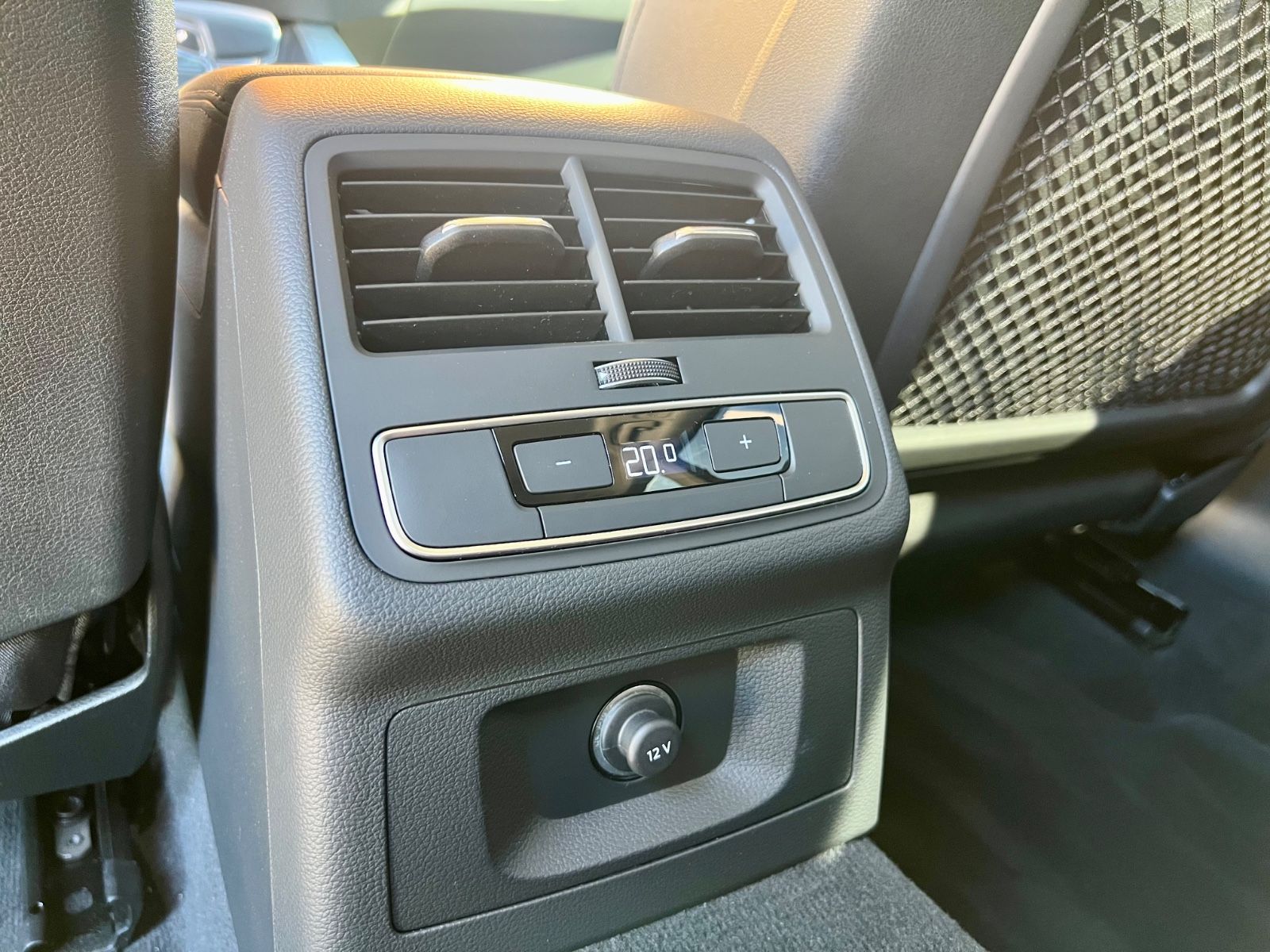 AUDI A4 Avant TDI LEDER AHK LED SHZ NAVI KAMERA