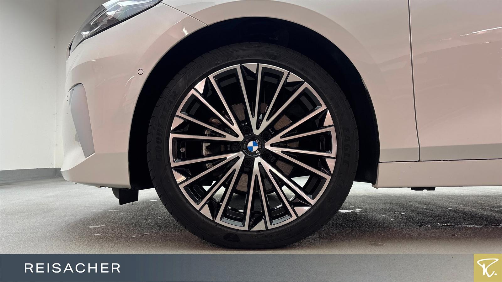 BMW 220i A Active Tourer Luxury-Line,Pano,LCProf,DA+