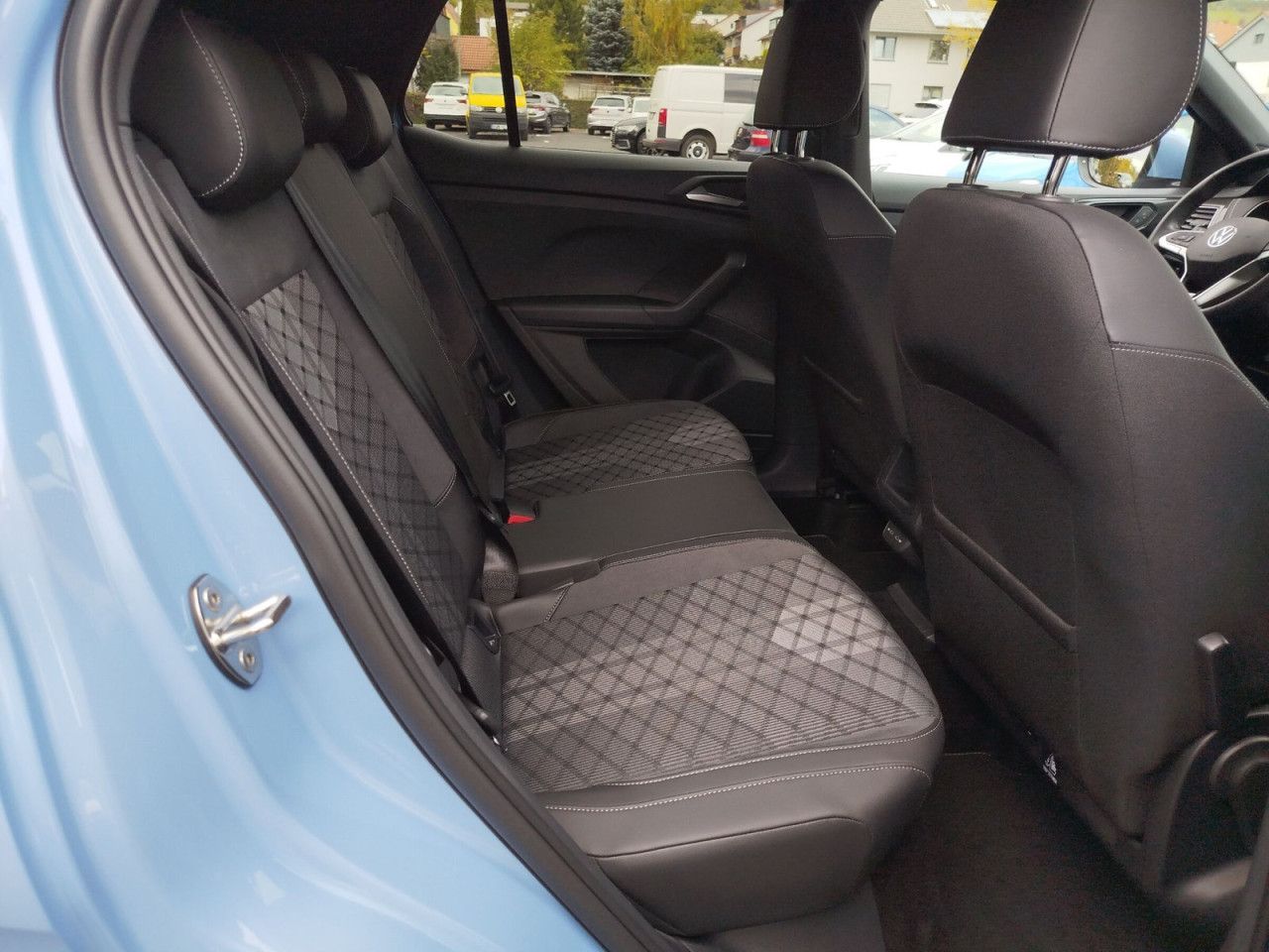 Fahrzeugabbildung Volkswagen T-CrossR-Line 1.0 TSI 85 kw 7-Gang DSG