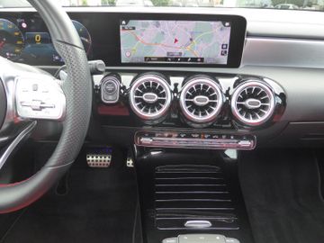 Mercedes-Benz CLA 220d Shooting Brake AMG Line StandhzgPanoL