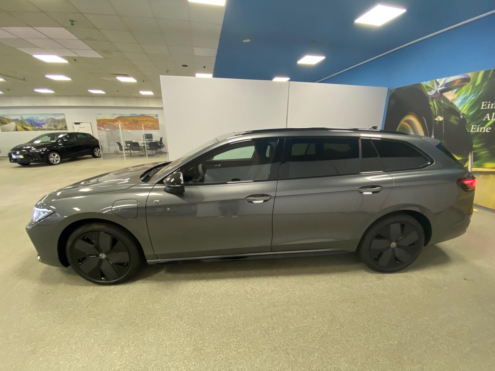 Fahrzeugabbildung Volkswagen Passat Variant 1.5 TSI eHybrid DCC R-Line