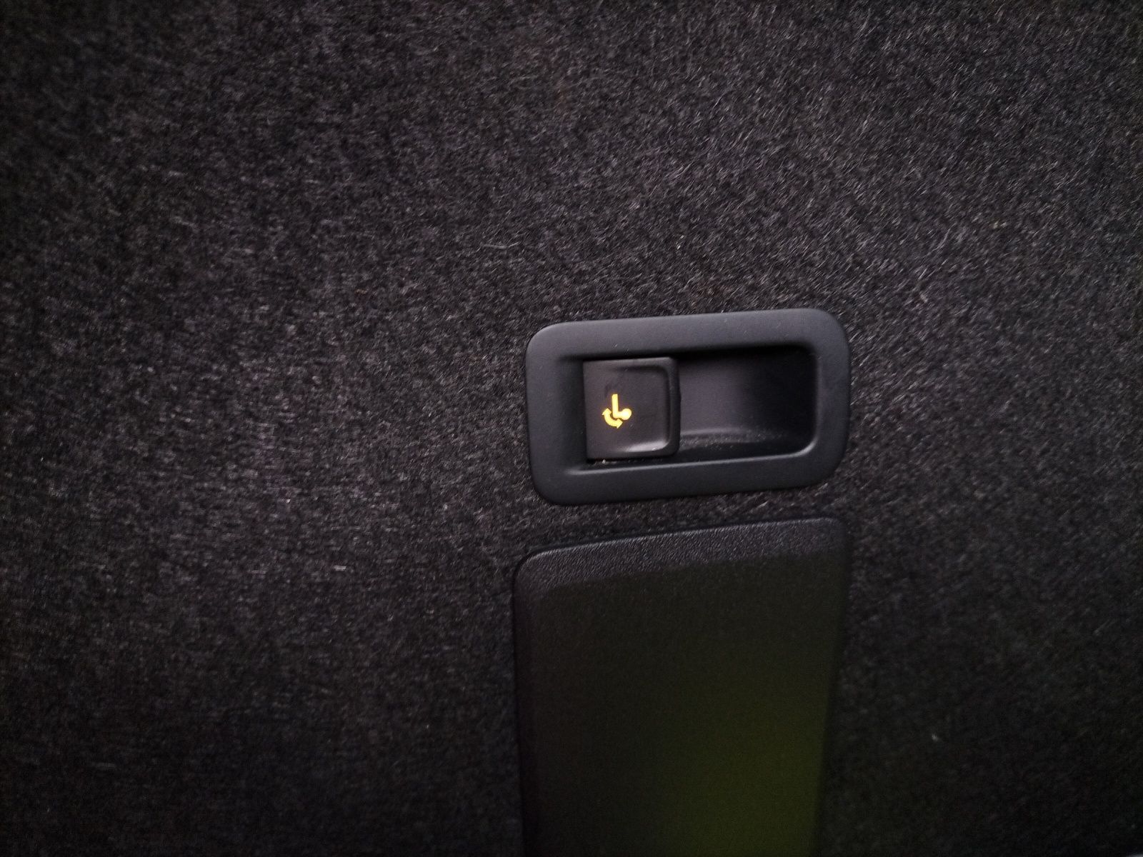 Fahrzeugabbildung SEAT Leon ST eTSI FR-Line DSG LED AHK Navi ACC Park-A