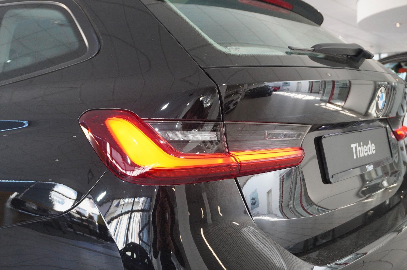 Fahrzeugabbildung BMW 318D TOURING ADVANTAGE NAVI/LED/VIRTUAL/SHZ/DAB+