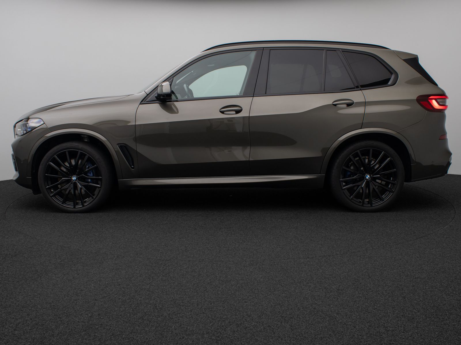 Fahrzeugabbildung BMW X5 xD40d M Sport Panorama Laser 360°HUD DAB H/K