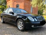 Mercedes-Benz E 200 KOMPRESSOR SCHECKHEFT TÜV NEU - gebrauchte Mercedes-Benz E 200 aus dem Jahr 2003
