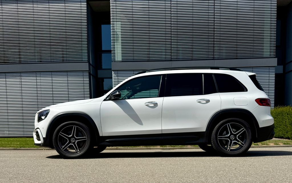 Image of Mercedes-Benz GLB 220
