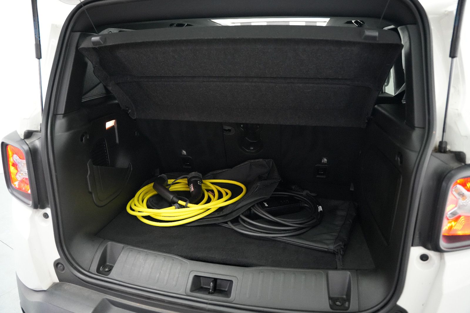 Fahrzeugabbildung Jeep Renegade S Plug-In-Hybrid 4xe *Panorama*Navi*SHZ