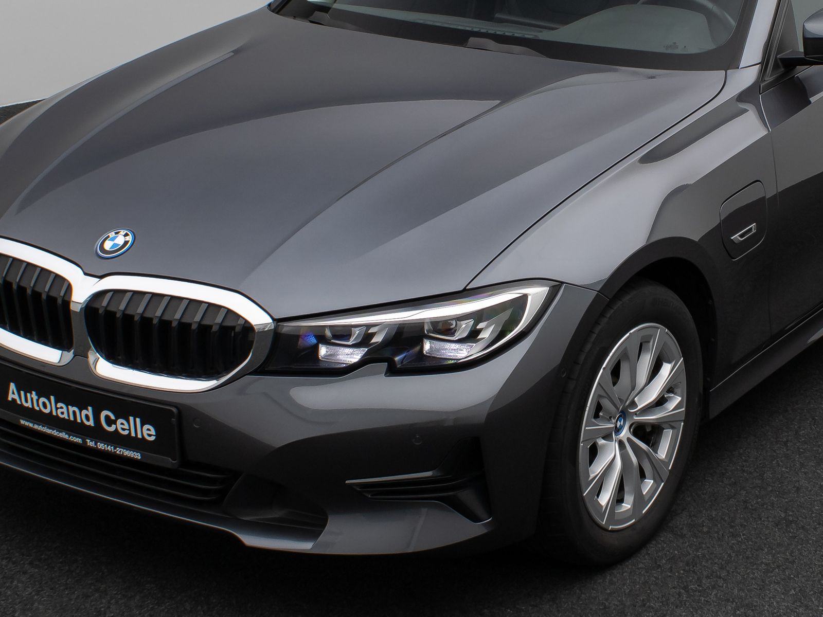 Fahrzeugabbildung BMW 330e Kamera DAB HiFi DrivingAssist Alarm Sport