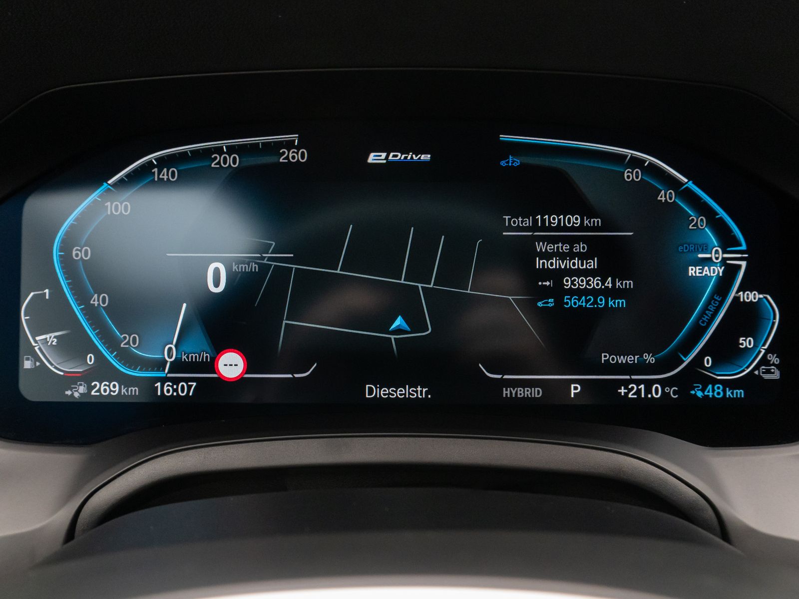 Fahrzeugabbildung BMW 330e M Sport Laser DAB Alarm HUD H/K Komfort 18"
