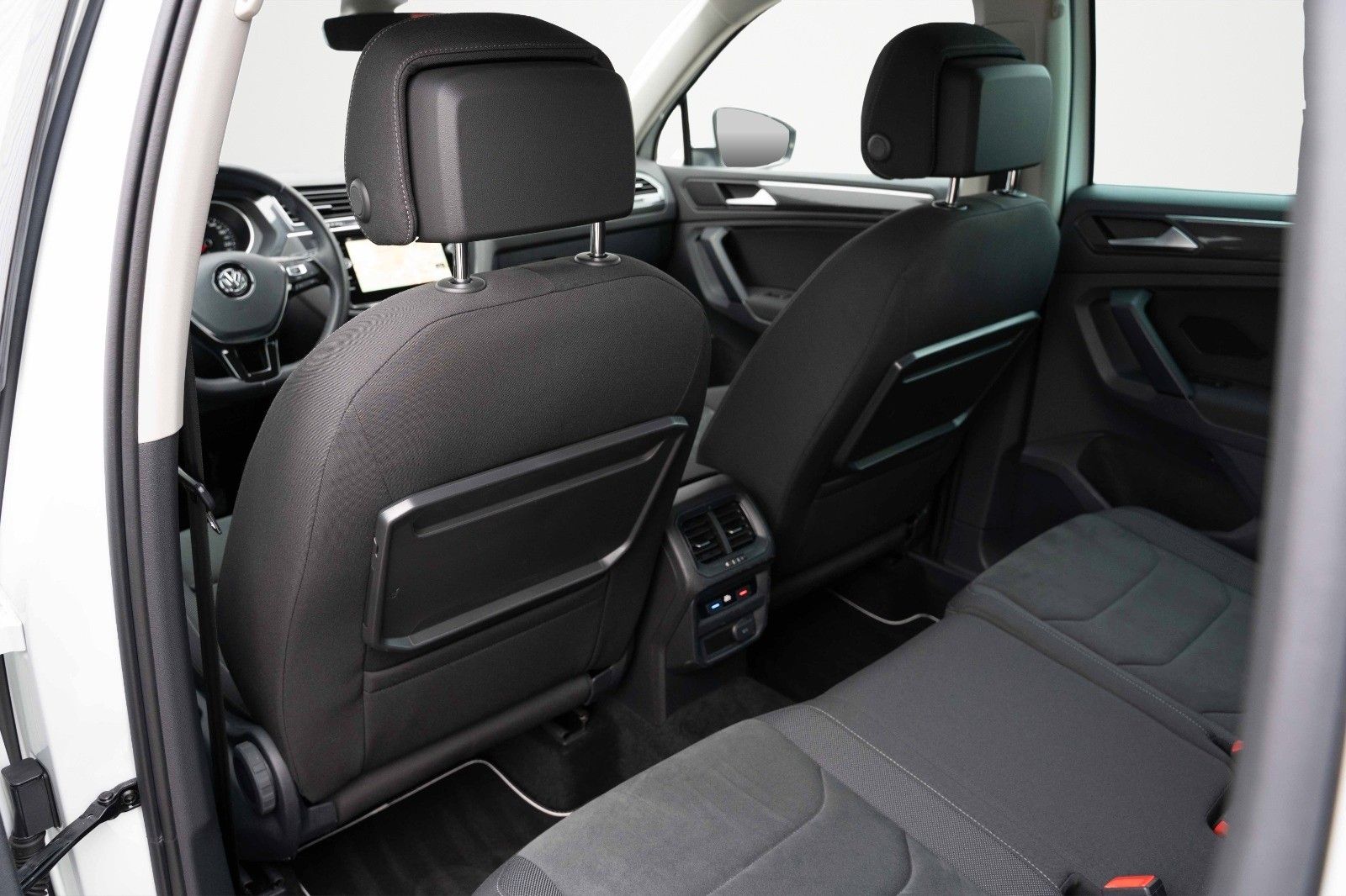 Fahrzeugabbildung Volkswagen TIGUAN 1.5 COMF KAM STHZ ERGO NAVI ACC KEYLESS