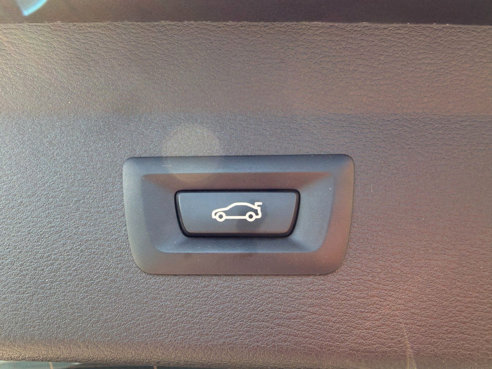 Fahrzeugabbildung BMW X1 xDrive 20 d 1.HD HUD AHK AUTOMATIK LED KAMERA