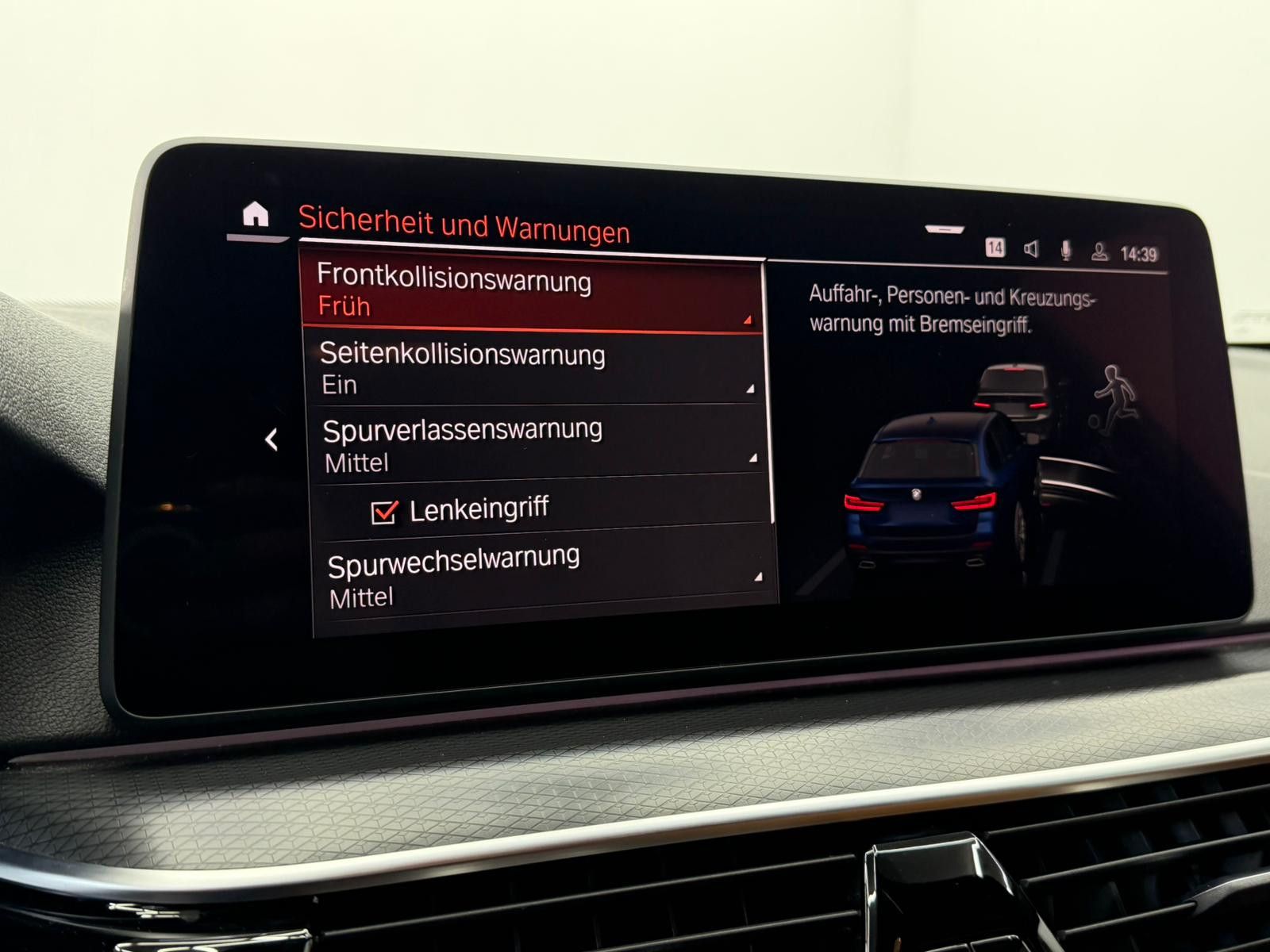 Fahrzeugabbildung BMW 530d M-SPORT/FACELIFT/LASER/ASSIST/STHZG/AHK