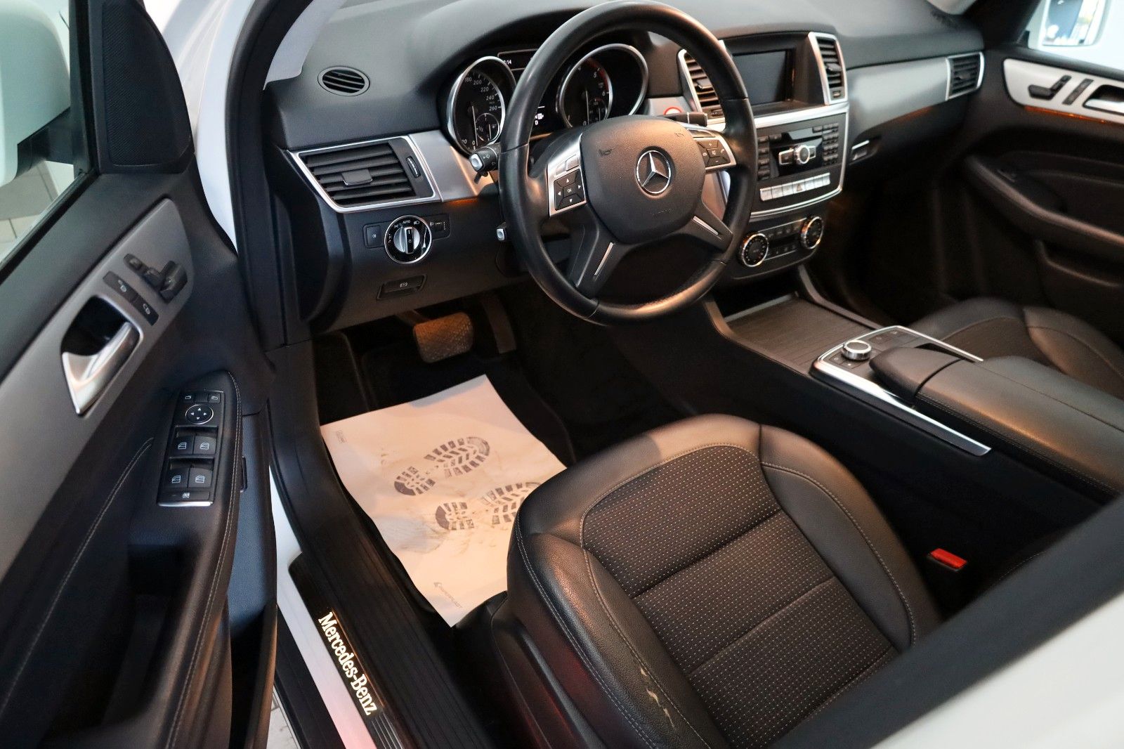 Fahrzeugabbildung Mercedes-Benz ML 250 CDI BT T.Leder,Navi,SD,SH,Park Assist,AHK