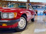 Mercedes-Benz SL560 Sammlerfahrzeug geringer Laufleistung - rote Mercedes-Benz SL 560