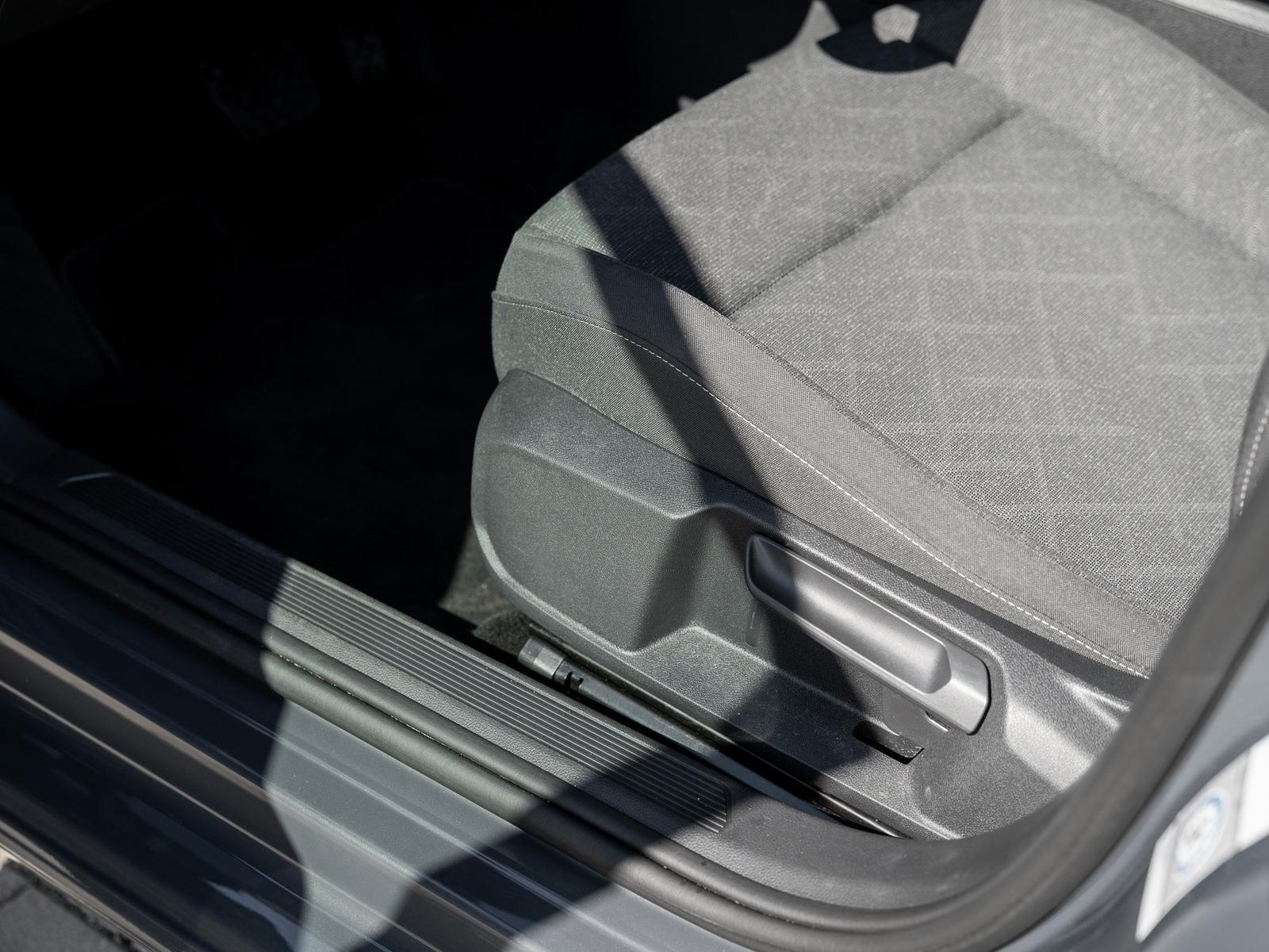 Volkswagen Golf VAR. VIII LIFE 2.0 TDI DSG Pano IQLight AHK, миниатюра 27
