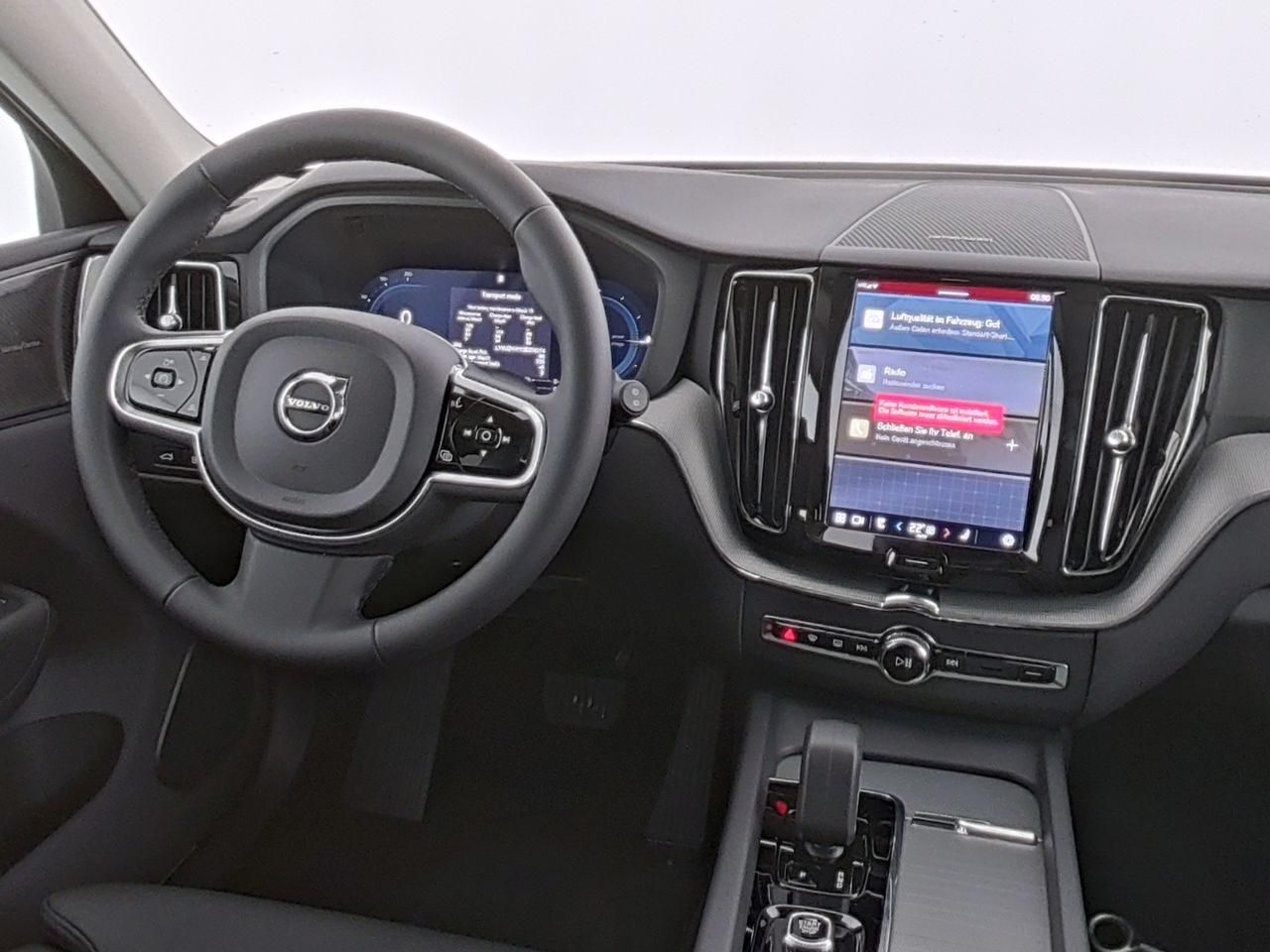 Fahrzeugabbildung Volvo XC60 Plus Dark Recharge Plug-In Hybrid AWD