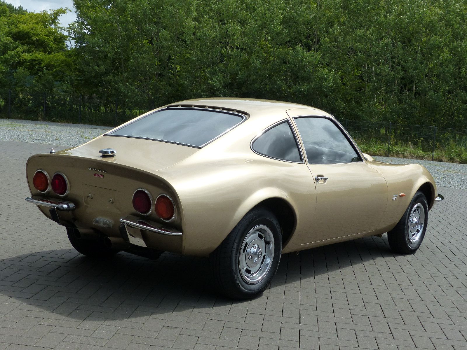 Fahrzeugabbildung Opel GT 1900 A L