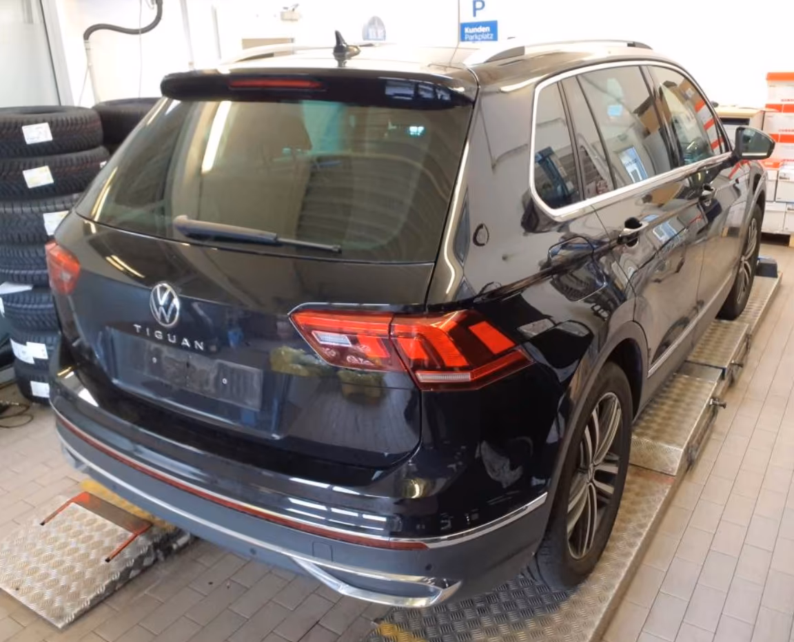 Volkswagen Tiguan 2.0 TDI Elegance Navi Matrix Pano ACC 1.H