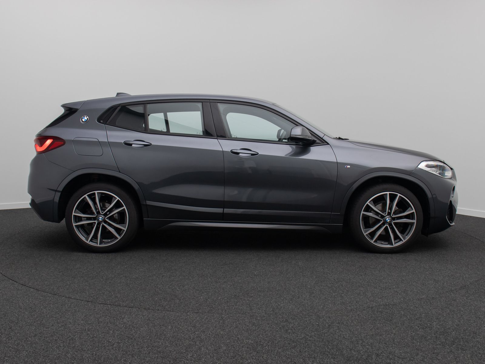 Fahrzeugabbildung BMW X2 sD18i M Sport AHK Kamera GeschwindiReg 19Zoll