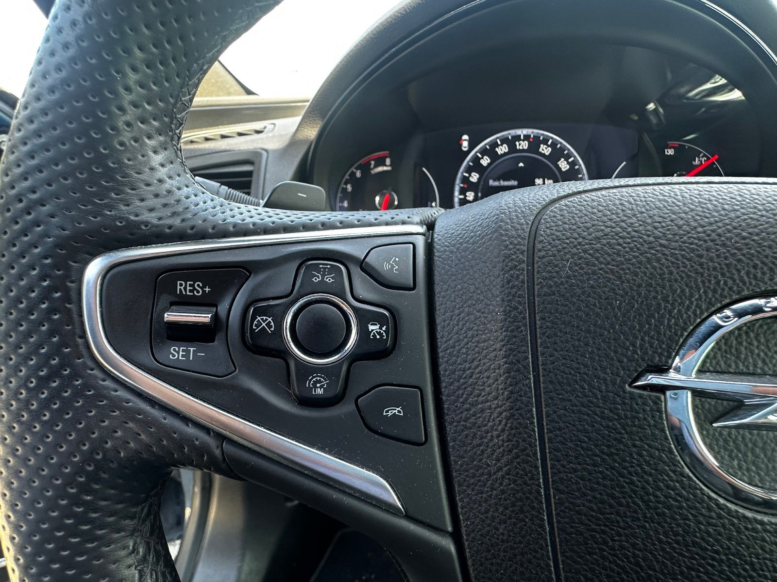 Fahrzeugabbildung Opel Insignia A Sports Tourer Sport