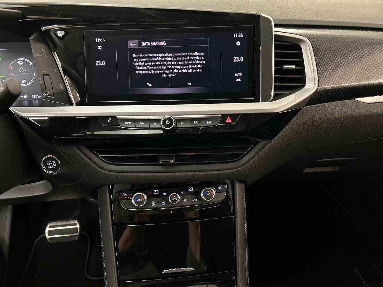 Fahrzeugabbildung Opel Grandland (X) 1.6T GSe HYBRID 4X4 NAVI/LED/SPORT