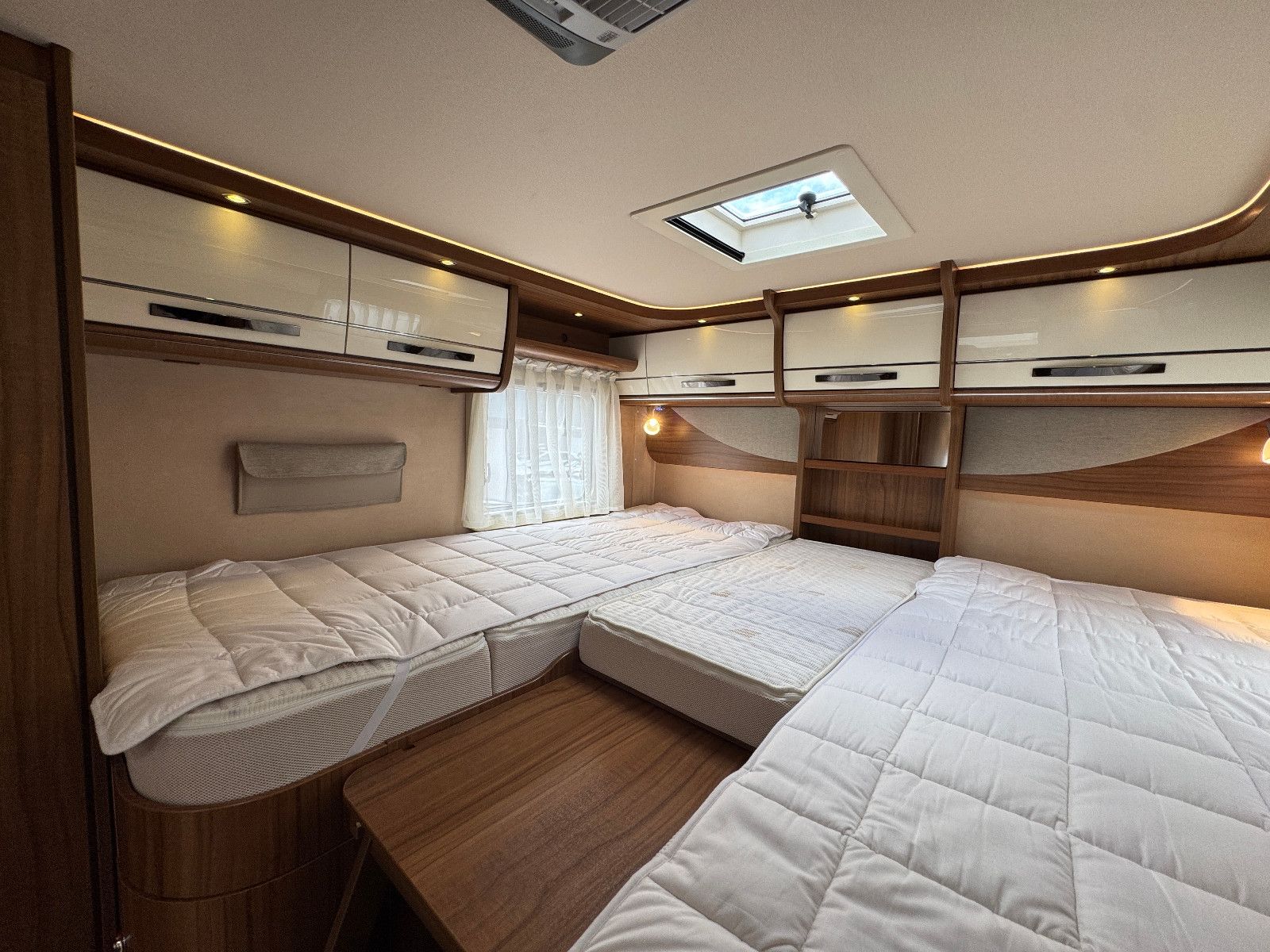 Fahrzeugabbildung HYMER / ERIBA / HYMERCAR B-KLASSE 680 STARLINE MB 3.0 D V6 HYD HÜBSTÜTZEN