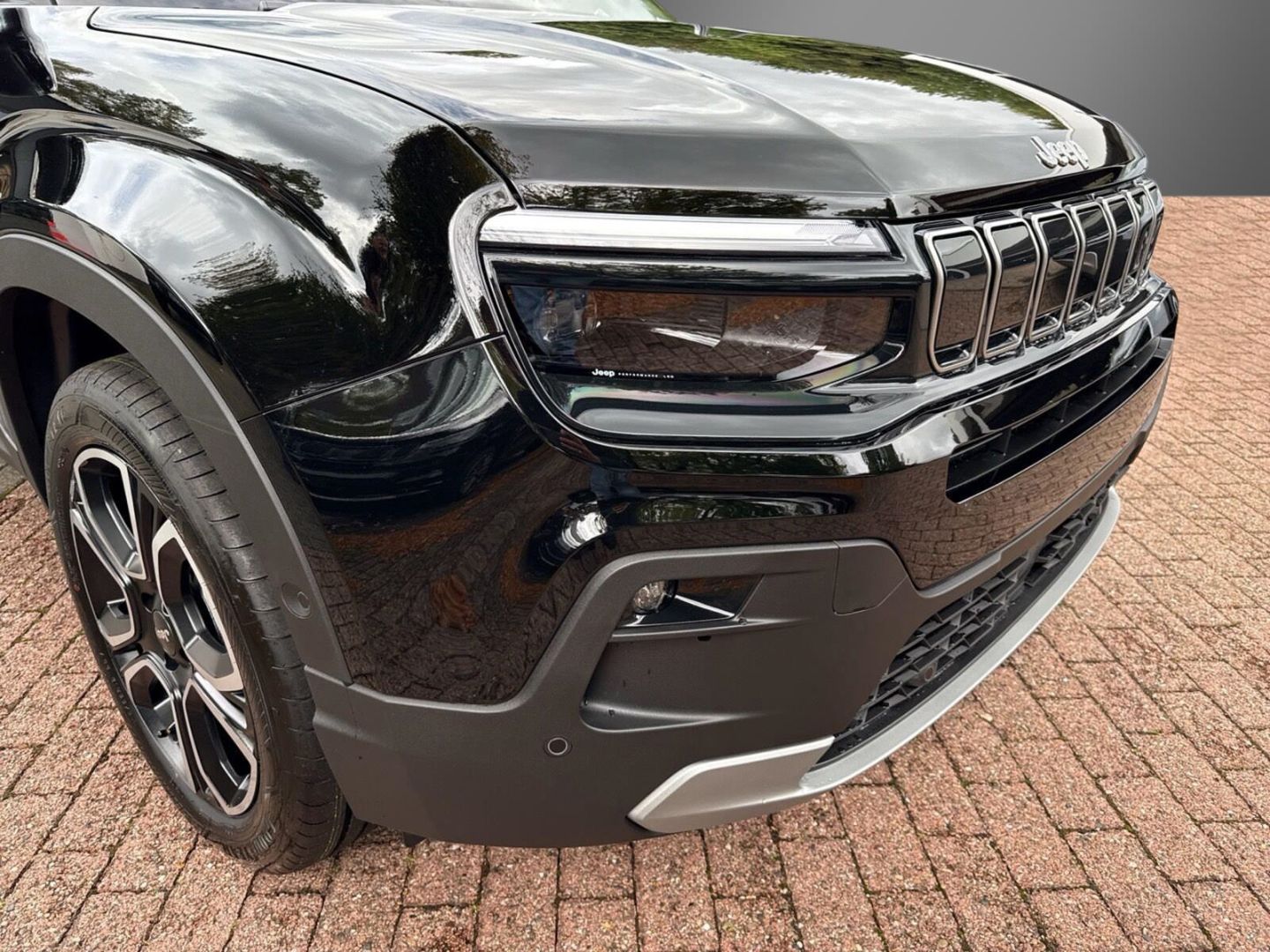 Fahrzeugabbildung Jeep Avenger Summit 1.2 MHEV -Panormadach-Leder