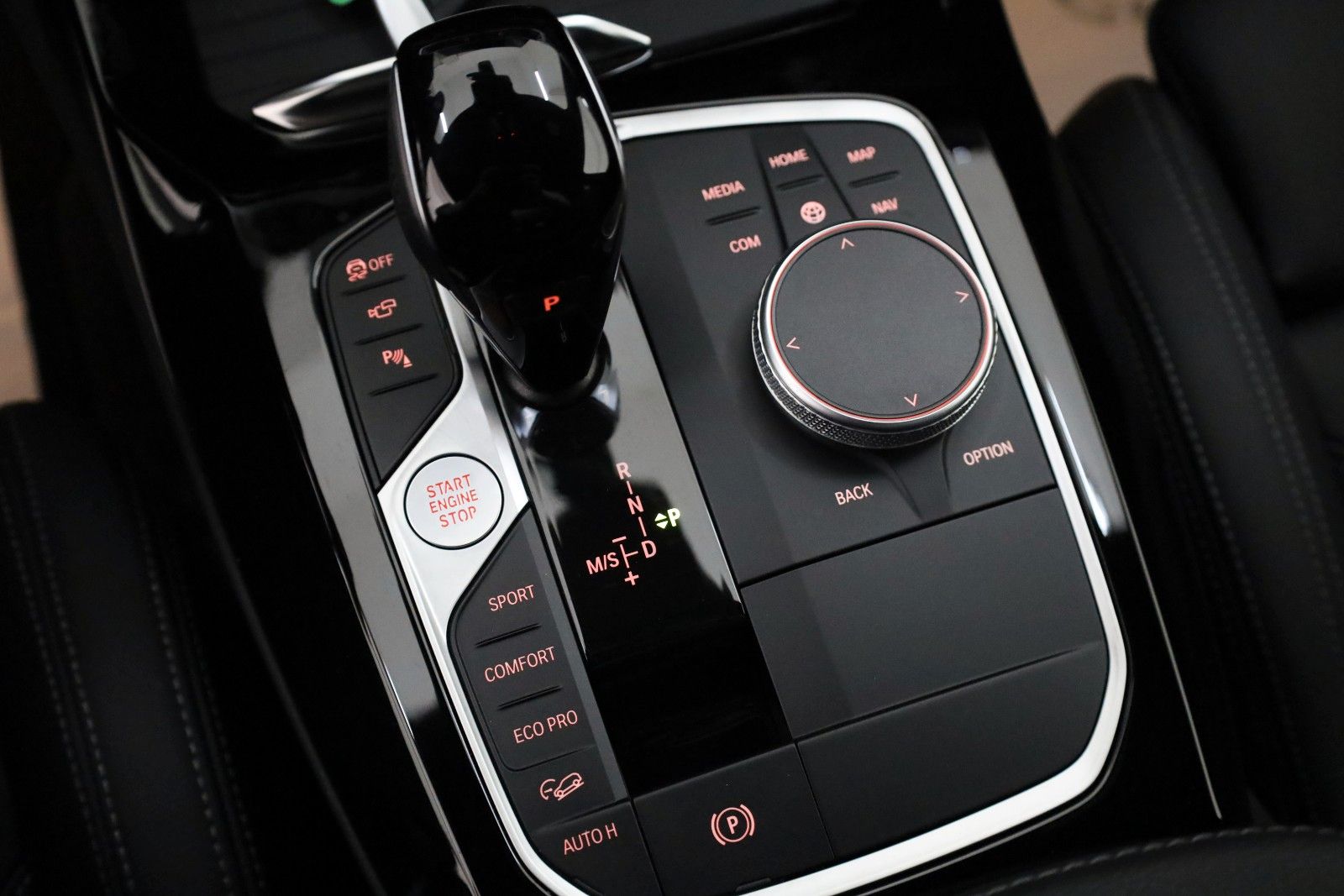 Fahrzeugabbildung BMW X4 xDrive 30 i, Leder,360Kamera,HUD,ACC,Panorama