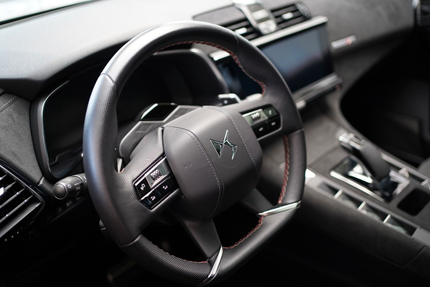 Fahrzeugabbildung DS Automobiles DS7 Crossback E-Tense 225 Performance Line+