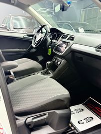 Volkswagen Tiguan - 9