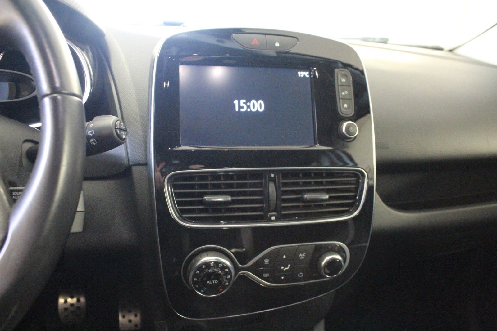 Fahrzeugabbildung Renault Clio TCe 90 IBose Edition *Navi*Klima*PDC*