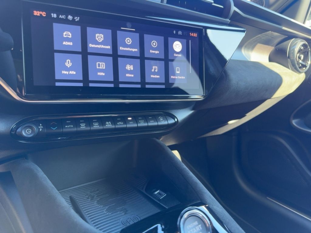 Fahrzeugabbildung Alfa Romeo Junior Elettrica Sport Speciale WÄRMEP. MATRIX N