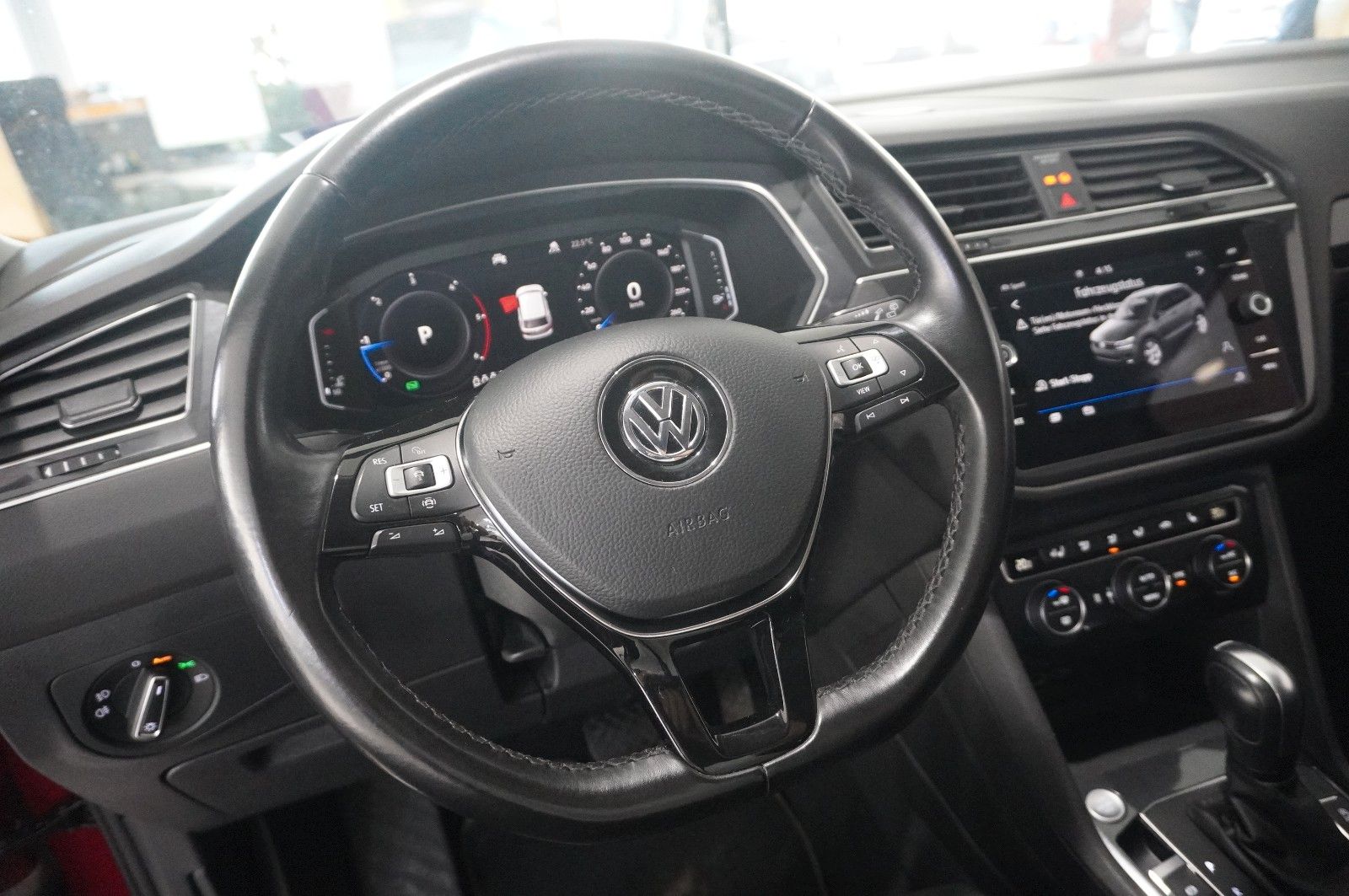 Fahrzeugabbildung Volkswagen Tiguan Allspace 2.0D 4M R-LINE 7-SITZER NAVI/AHK