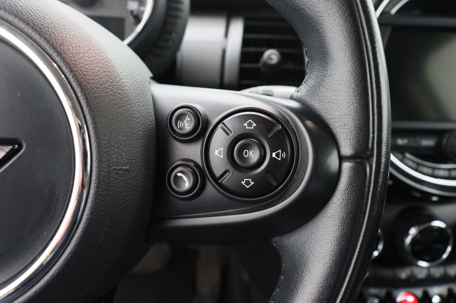 Fahrzeugabbildung MINI Cooper 1.5 Automatik